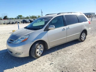 TOYOTA SIENNA XLE
