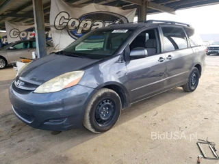 TOYOTA SIENNA LE 8 PASSENGER