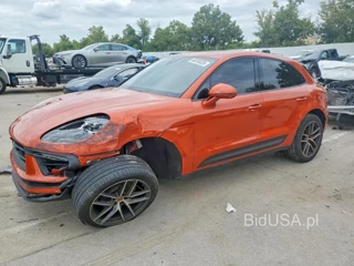 PORSCHE MACAN BASE