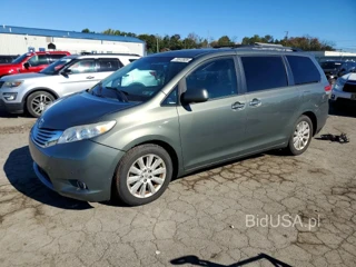 TOYOTA SIENNA LIMITED 7-PASSENGER