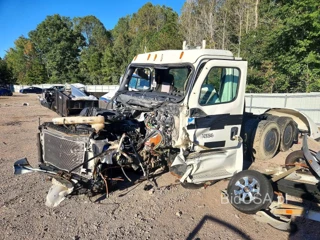 FREIGHTLINER CASCADIA 126