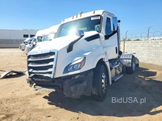 FREIGHTLINER CASCADIA 126