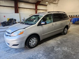 TOYOTA SIENNA LE 8-PASSENGER
