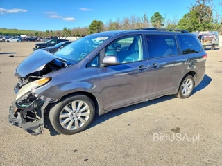 TOYOTA SIENNA LE