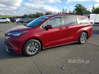 TOYOTA SIENNA LE