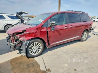 TOYOTA SIENNA XLE 8-PASSENGER