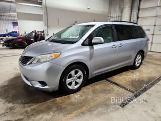 TOYOTA SIENNA LE