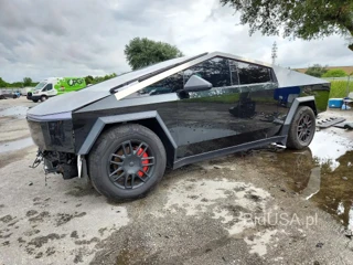TESLA CYBERTRUCK