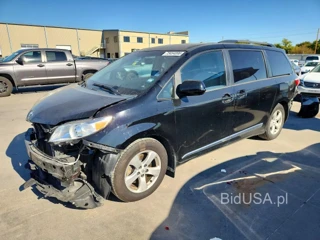 TOYOTA SIENNA LE