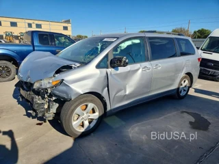 TOYOTA SIENNA LE