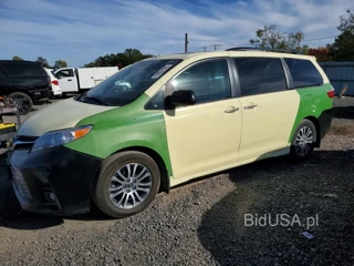 TOYOTA SIENNA XLE 8-PASSENGER
