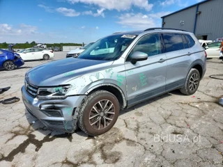 VOLKSWAGEN TIGUAN SE