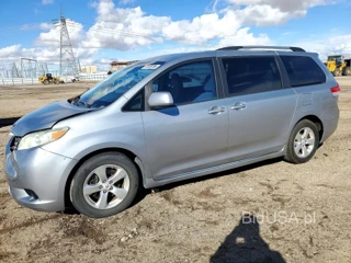 TOYOTA SIENNA LE