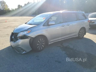 TOYOTA SIENNA XLE 7-PASSENGER