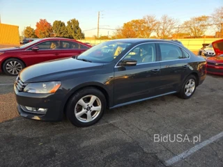 VOLKSWAGEN PASSAT SE