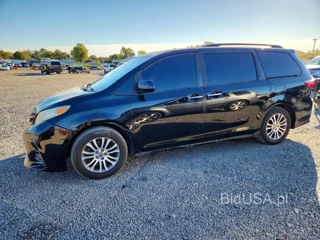 TOYOTA SIENNA XLE 8-PASSENGER