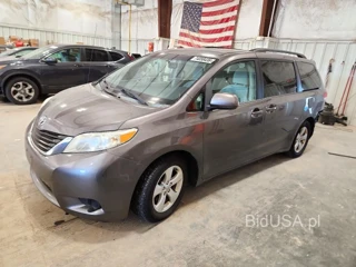 TOYOTA SIENNA LE