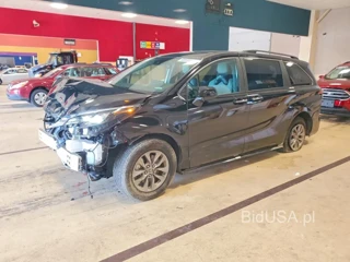 TOYOTA SIENNA XLE 7-PASSENGER