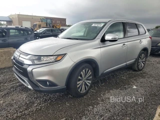 MITSUBISHI OUTLANDER SE