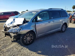 TOYOTA SIENNA XLE 8-PASSENGER