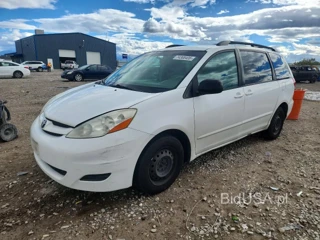 TOYOTA SIENNA LE 8-PASSENGER