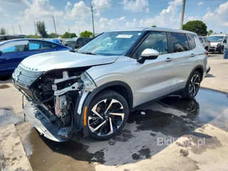 MITSUBISHI OUTLANDER SE