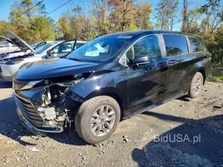 TOYOTA SIENNA LE