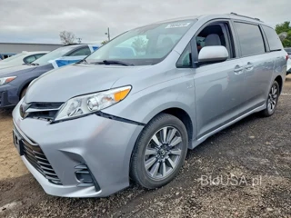 TOYOTA SIENNA LE