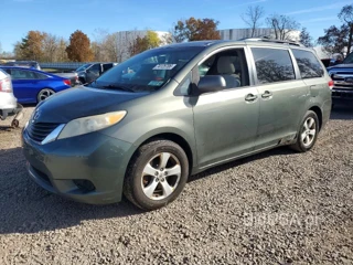 TOYOTA SIENNA LE