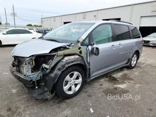 TOYOTA SIENNA LE