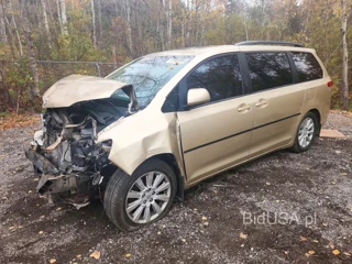 TOYOTA SIENNA XLE