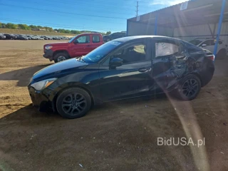 TOYOTA YARIS IA BASE