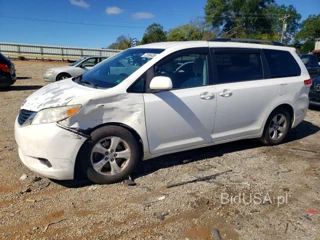 TOYOTA SIENNA LE