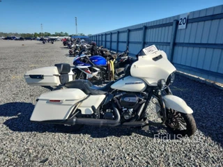 HARLEY-DAVIDSON FLHXS STREET GLIDE SPECIAL