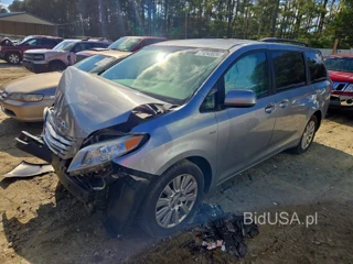 TOYOTA SIENNA LE
