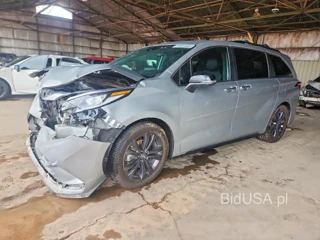 TOYOTA SIENNA 25TH ANNIVERSARY EDITION