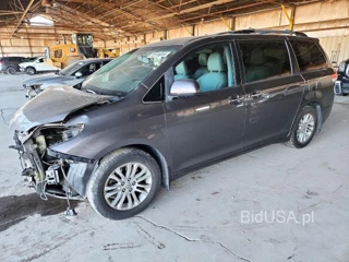 TOYOTA SIENNA XLE 8-PASSENGER