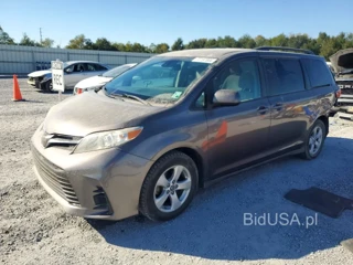 TOYOTA SIENNA LE