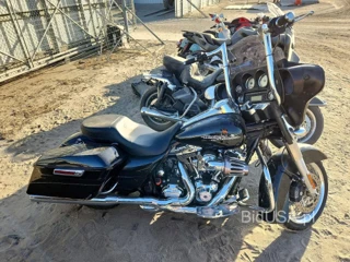 HARLEY-DAVIDSON FLHX STREET GLIDE