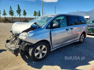 TOYOTA SIENNA L