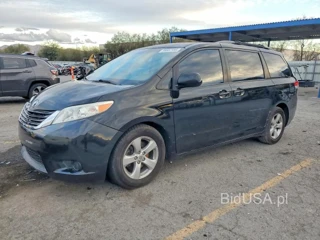 TOYOTA SIENNA LE