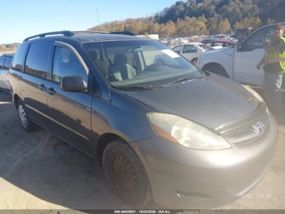 TOYOTA TOYOTA SIENNA LE