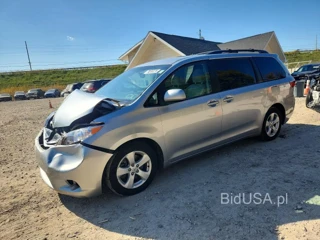 TOYOTA SIENNA LE