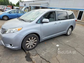 TOYOTA SIENNA XLE 7-PASSENGER