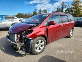TOYOTA SIENNA LE