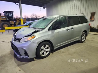 TOYOTA SIENNA L