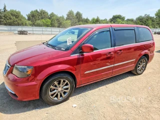 CHRYSLER TOWN & COUNTRY S