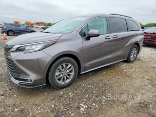 TOYOTA SIENNA XLE