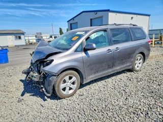 TOYOTA SIENNA LE