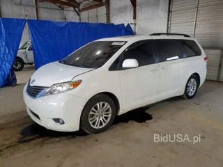 TOYOTA SIENNA XLE 7-PASSENGER AUTO ACCESS SEAT